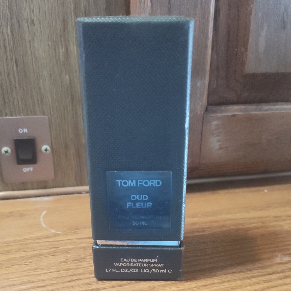 Tom Ford Oud Fleur Eau de  in Black - Picture 3 of 4